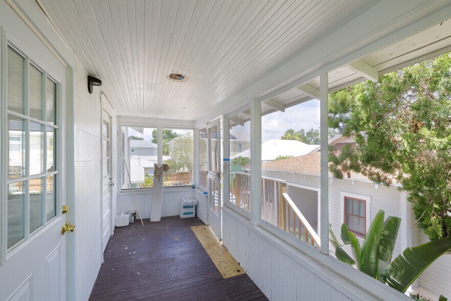 Building Photo - 618 7th Ave N