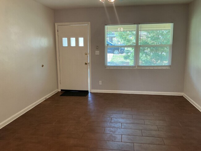 Building Photo - Shaw - 210/212 Allamanda