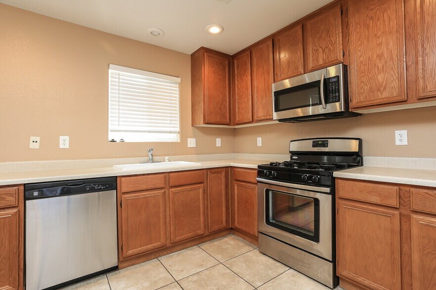 Building Photo - 4973 Blue Marlin Ave