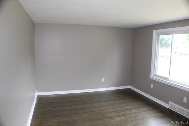 Building Photo - 110 Susan Ln