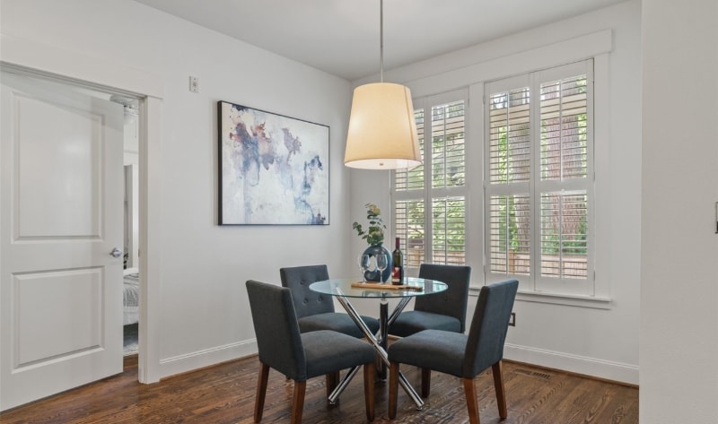 Building Photo - 1340 Bellevue Way SE