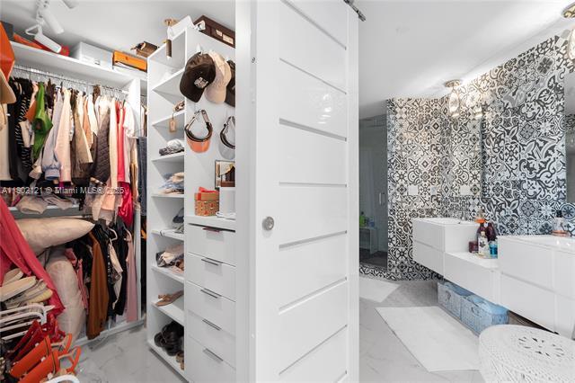 Building Photo - 500 Brickell West Condo