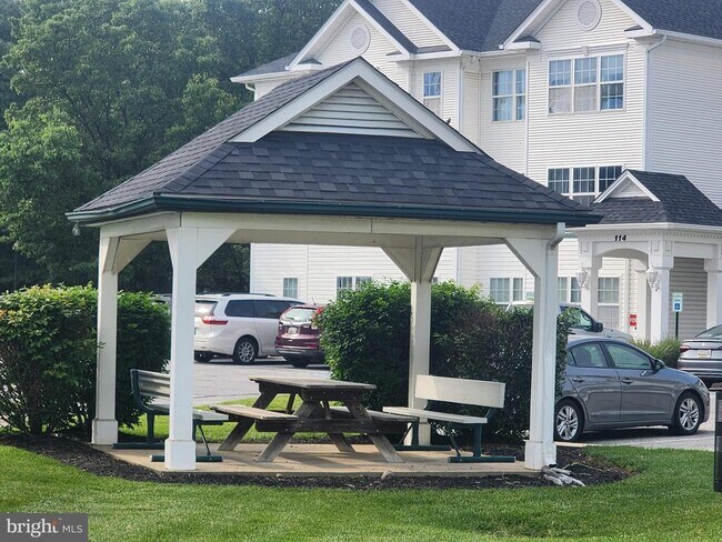 Building Photo - 2029 Windsong Dr