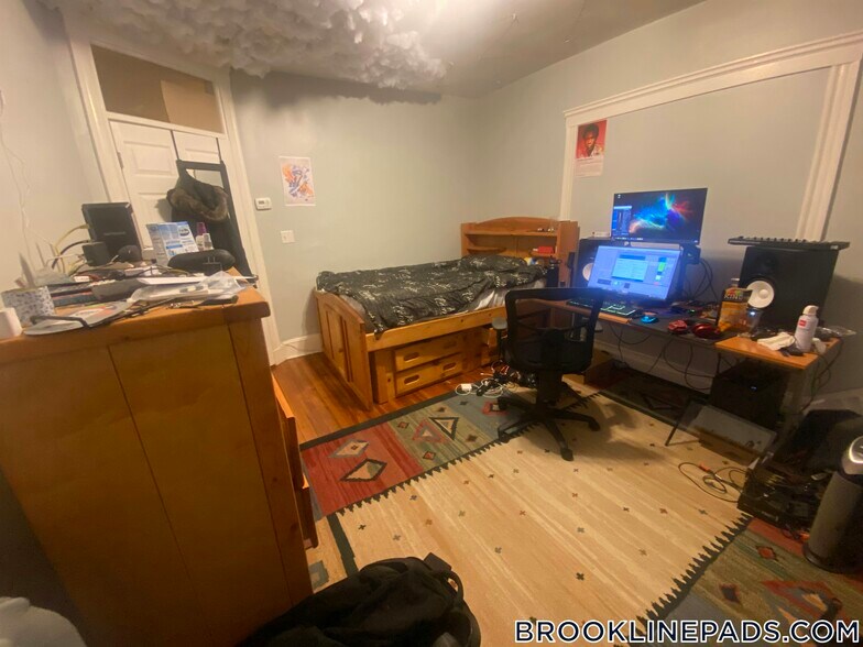 Building Photo - 19 Netherlands Rd