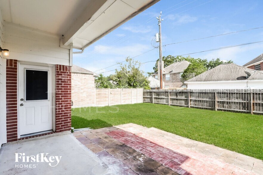 Building Photo - 2540 Pelican Dr