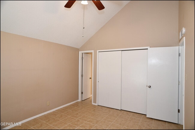 Building Photo - 813 Knorr Pl