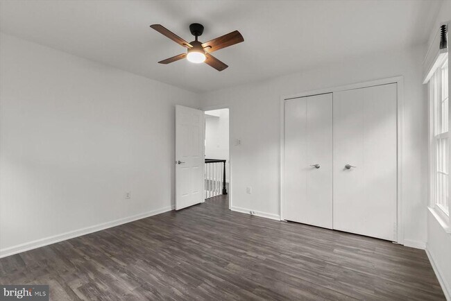 Building Photo - 1550 McLean Commons Ct