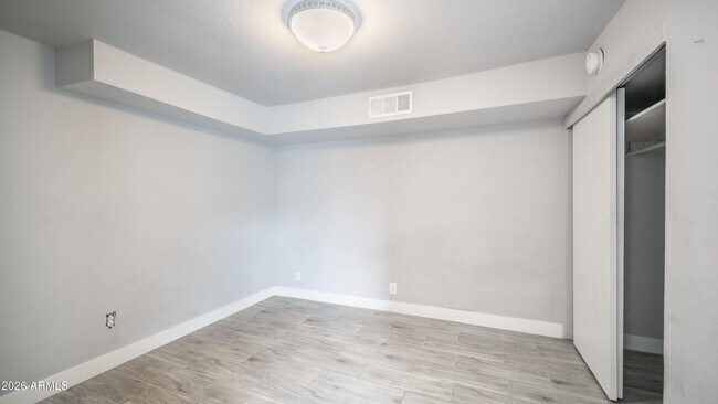 Building Photo - 717 E Palmaire Ave