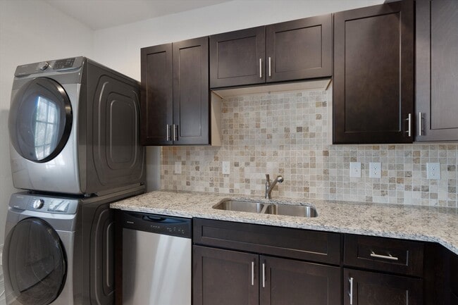 Building Photo - 6211 Manor Rd