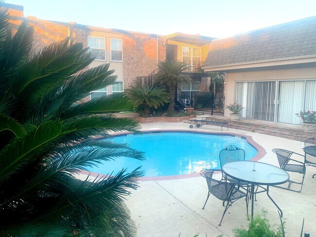 Building Photo - 5550 N Braeswood Blvd