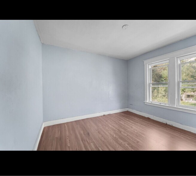 Building Photo - 40 Roberts St