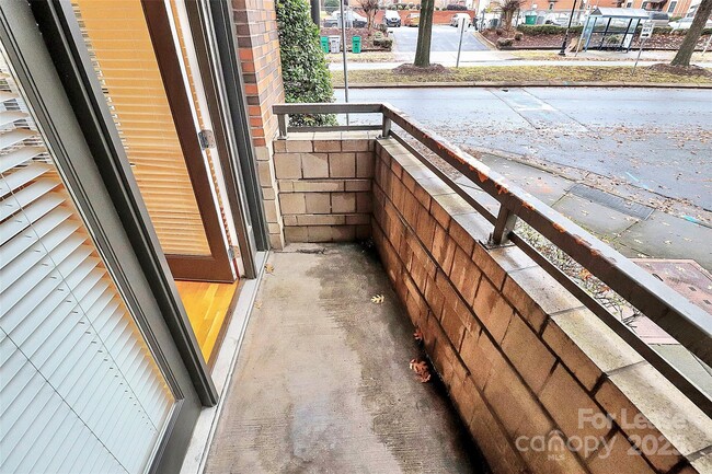 Building Photo - 712 N Davidson St