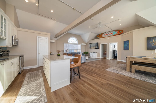 Building Photo - 50 York St