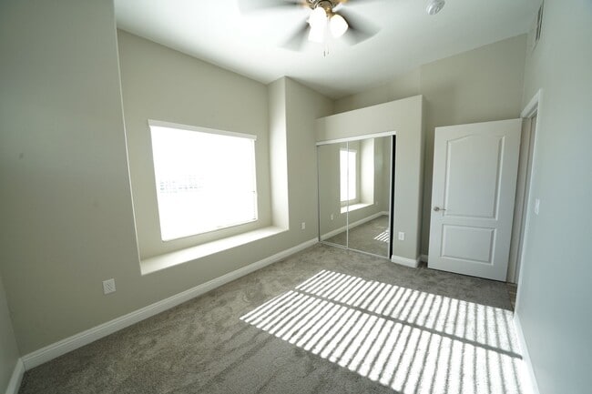 Building Photo - SHOWINGS AVAILABLE NOW