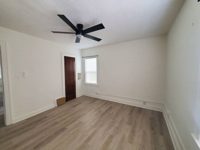 Building Photo - 13407 Puritas Ave