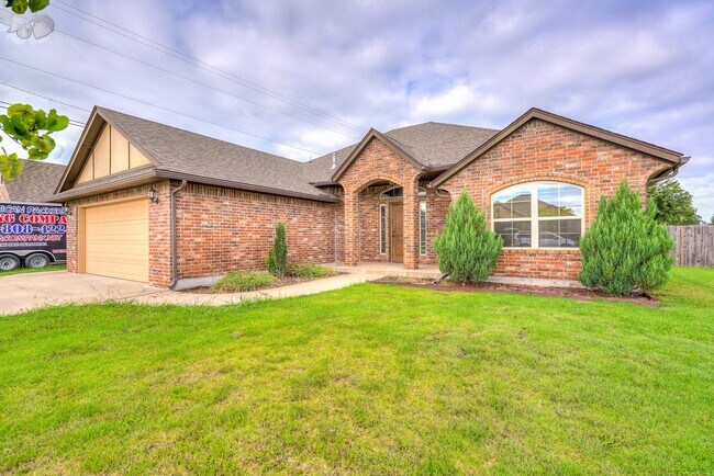 Building Photo - AVAILABLE THE END OF APRIL! 3 OR 4 BDRM, 2 BATHRM, 2 CAR & STORM SHELTER