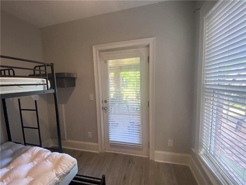 Building Photo - 3816 Chamblee Dunwoody Rd