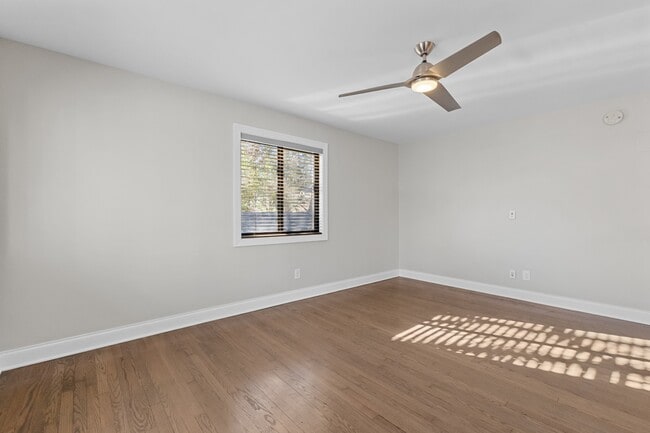 Building Photo - 705 W North St