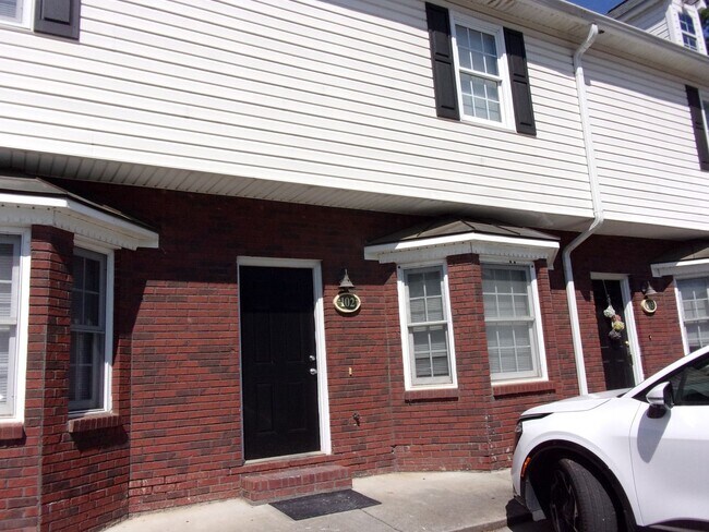 Building Photo - 403 N Wilson St