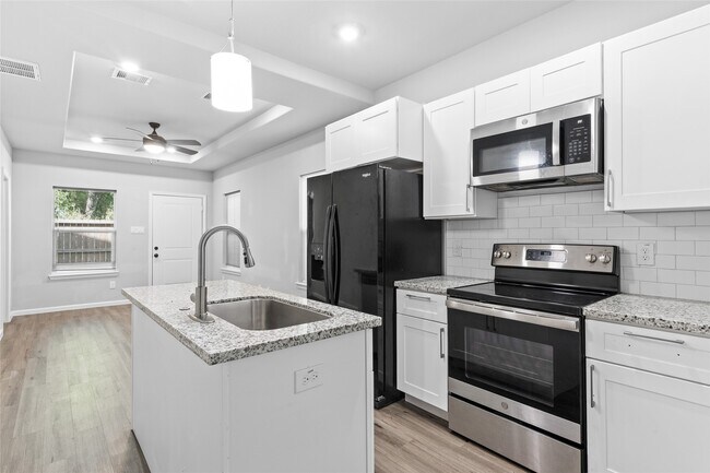 Building Photo - 8161 Tate St