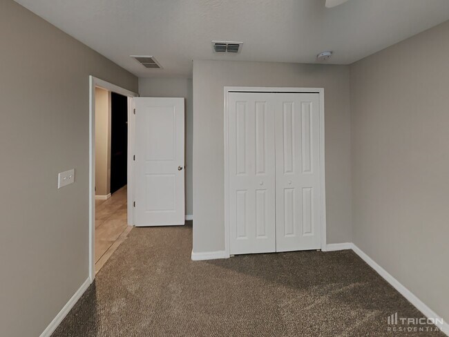 Building Photo - 5029 Golden Fig Ln