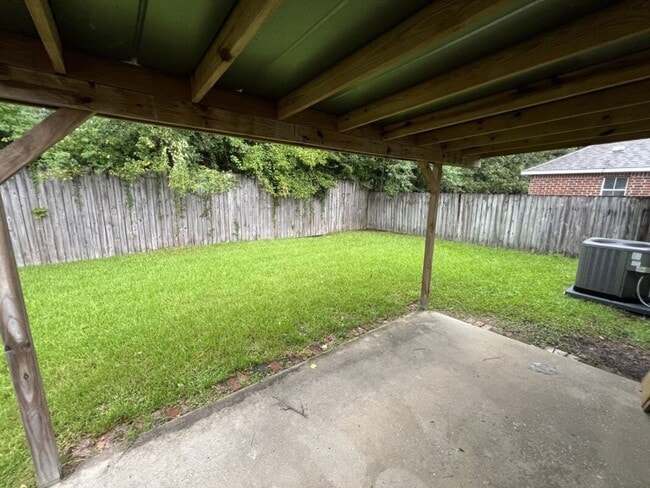 Building Photo - Must See!  Trendy 3 bedroom, 2 bath home i...