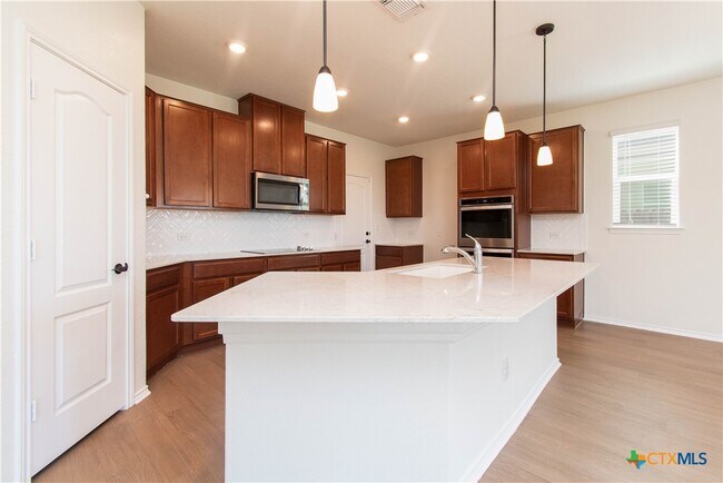 Building Photo - 661 Bailey Park Dr