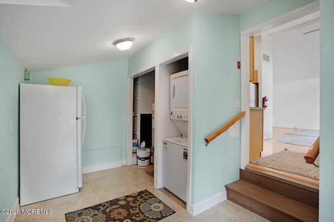 Building Photo - 9 Admiral Dr