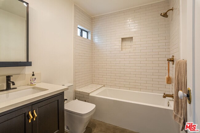 Building Photo - 2241 1/2 Harwood St