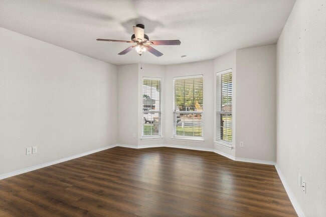 Building Photo - 3212 Oriental Ave