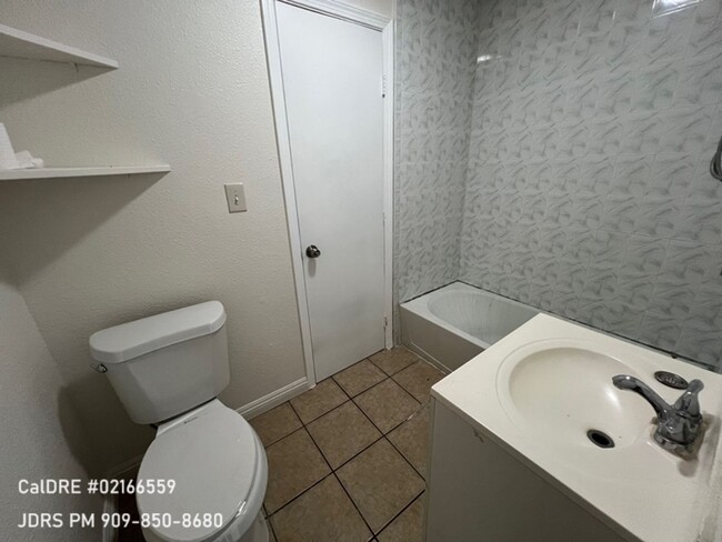 Building Photo - Rialto 2 bedroom Home
