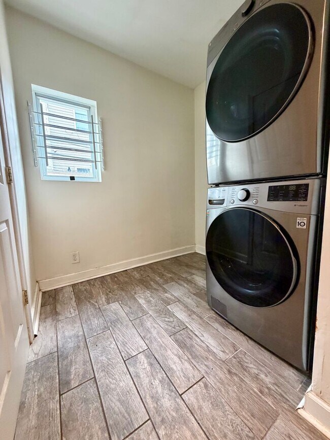 Building Photo - Stunning 3-Bedroom Home in Point Breeze! Available NOW!