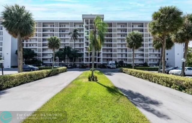 Building Photo - 3150 N Palm Aire Dr