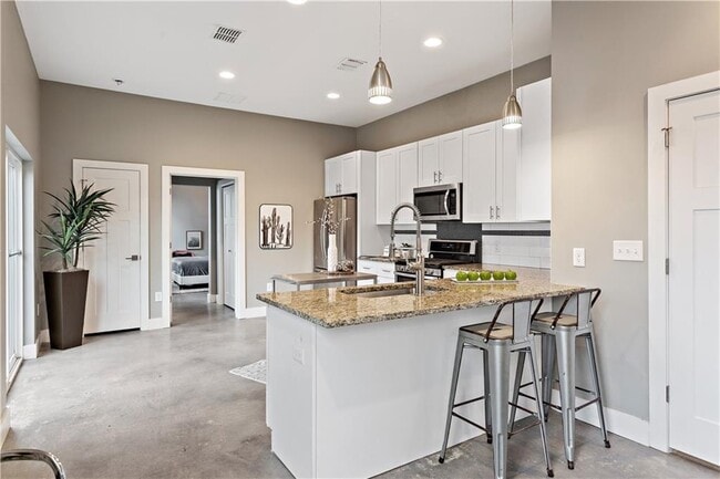 Building Photo - 5109 Lott Ave