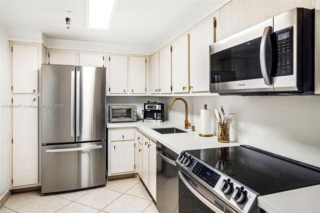 Building Photo - 20505 E Country Club Dr