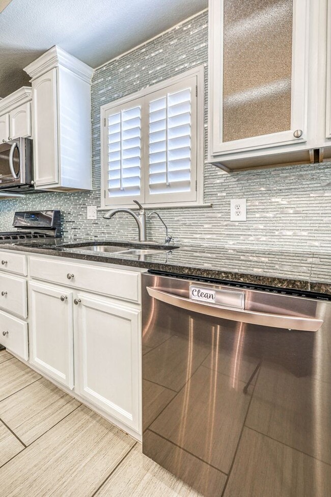 Building Photo - 5948 Anapaula Dr