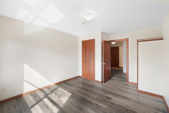 Building Photo - 403 1/2 Garfield St S-19