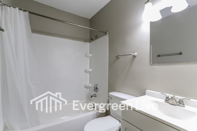 Building Photo - 1657 Eastbrook Dr S