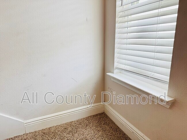Building Photo - 7478 Shadow Lake Dr
