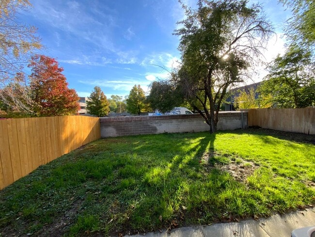 Building Photo - 4523-4525 S 600 E