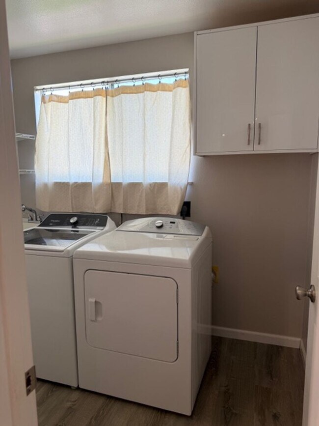 Building Photo - 75 Kaupea St