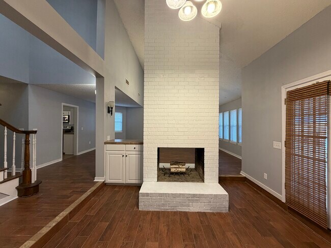 Building Photo - 1020 Mcdale Ln