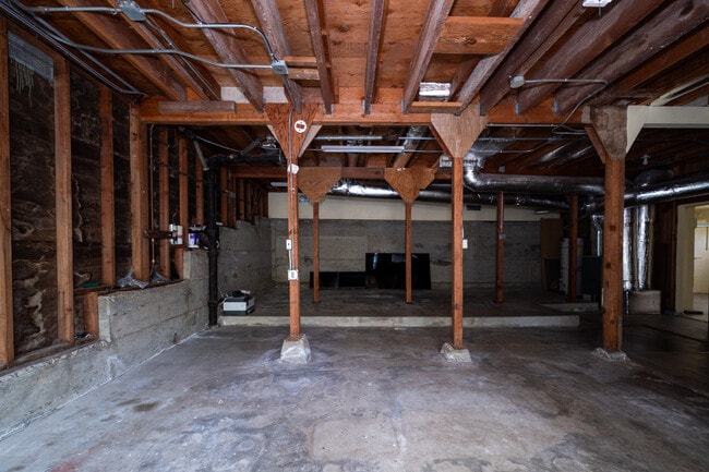 Building Photo - 1170 Tuolumne Ct