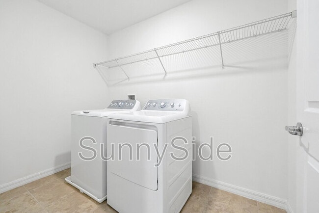 Building Photo - 10116 Grande Lp