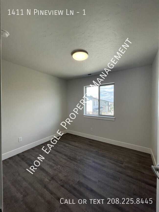 Building Photo - 1411 N Pineview Ln