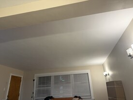 Building Photo - 608 Oakton St