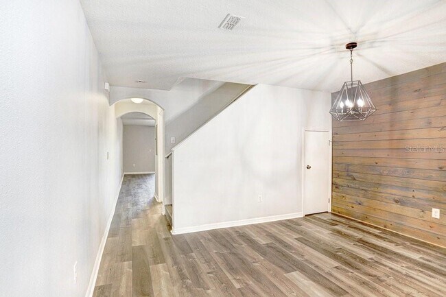 Building Photo - 37669 Aaralyn Rd