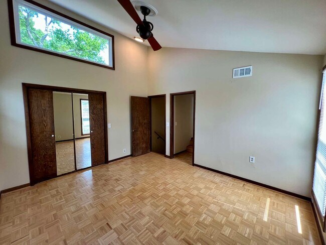 Building Photo - Cabin Style Home on Equestrian Farm *Priva...