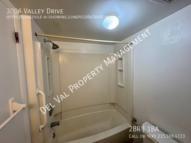 Building Photo - 3006 Valley Dr