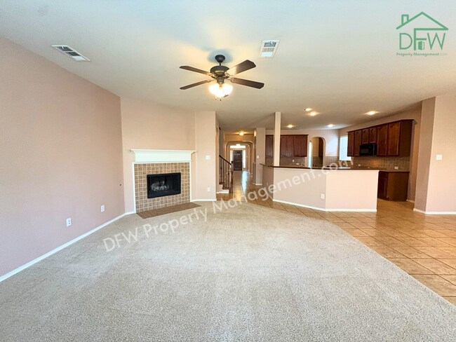 Building Photo - Elegant and Spacious 5-Bedroom Home for Lease in Fort Worth